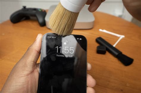 How to clean an iPhone?